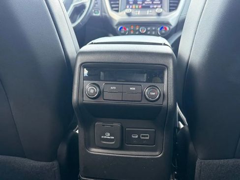 Used 2022 GMC Acadia SLT AWD/4WD image 30