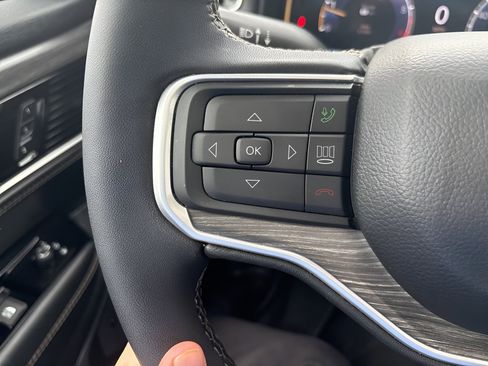 Used 2024 Jeep Wagoneer Series II w/ Premium Group I AWD/4WD image 26