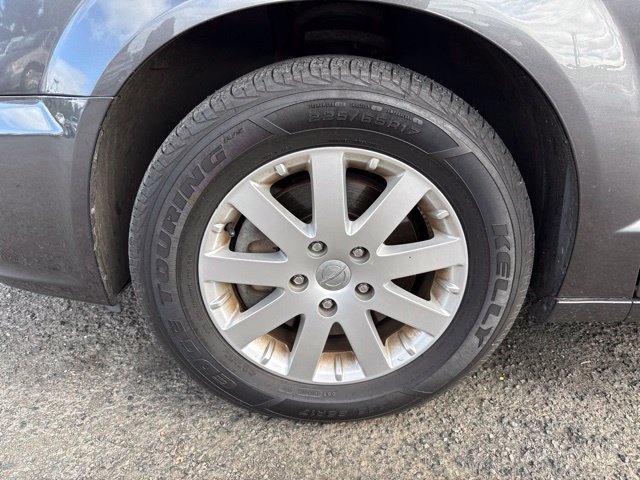 Used 2016 Chrysler Town & Country Touring FWD image 5