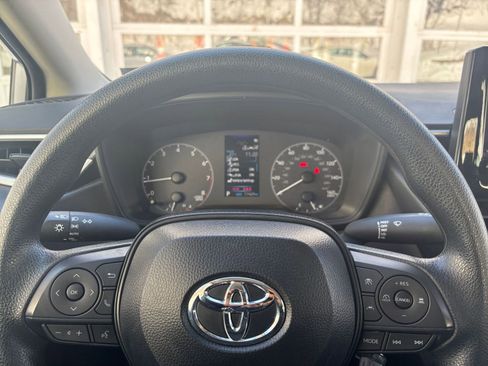 Used 2025 Toyota Corolla LE image 27