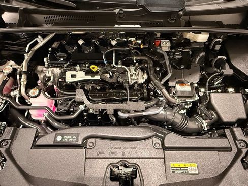 Used 2025 Toyota Prius LE FWD image 11