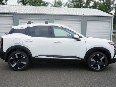Used 2025 Nissan Kicks SR AWD/4WD image 8