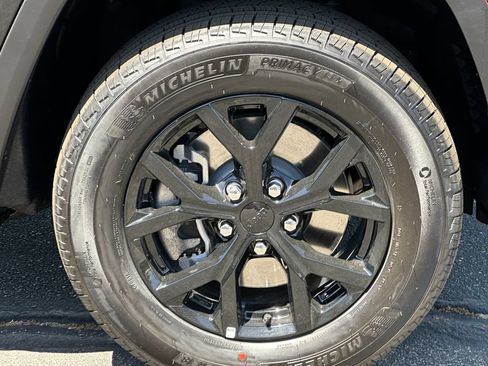 New 2026 Jeep Grand Cherokee L 4WD image 12