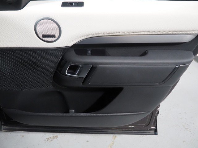 Used 2024 Land Rover Discovery Dynamic SE AWD/4WD image 73