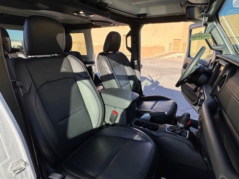 Used 2022 Jeep Wrangler Unlimited Sahara image 16