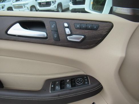 Used 2019 Mercedes-Benz GLE 400 4MATIC image 21