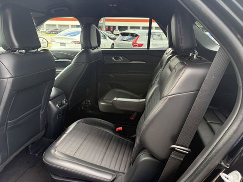Used 2025 Ford Explorer ST-Line AWD/4WD image 32