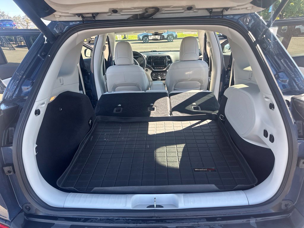 Used 2019 Jeep Cherokee Limited w/ Luxury Group AWD/4WD image 16