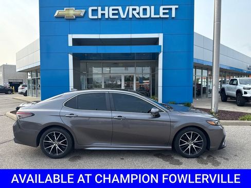 Used 2021 Toyota Camry SE w/ Cold Weather Package FWD image 2