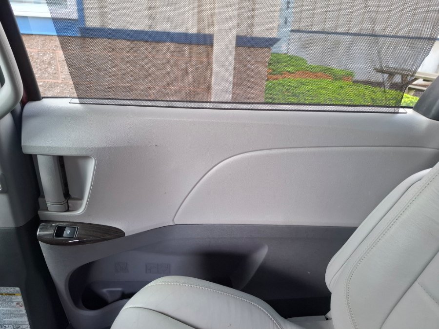Used 2016 Toyota Sienna XLE w/ XLE Navigation Package AWD/4WD image 28