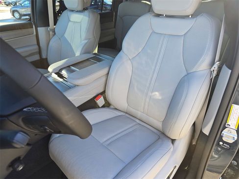 New 2025 Jeep Wagoneer Series II image 17