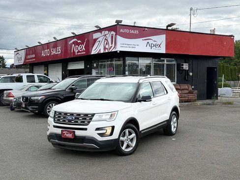 Used 2016 Ford Explorer XLT w/ Equipment Group 202A AWD/4WD image 3