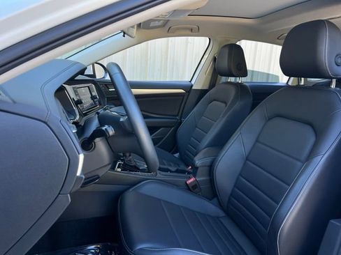 Used 2021 Volkswagen Jetta SE image 12