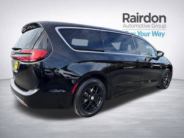 Used 2025 Chrysler Pacifica Select FWD image 7