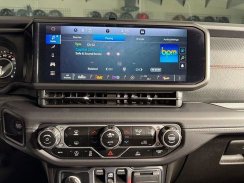 Used 2025 Jeep Wrangler Unlimited Rubicon image 21