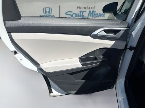 Used 2025 Volkswagen Taos SE image 27