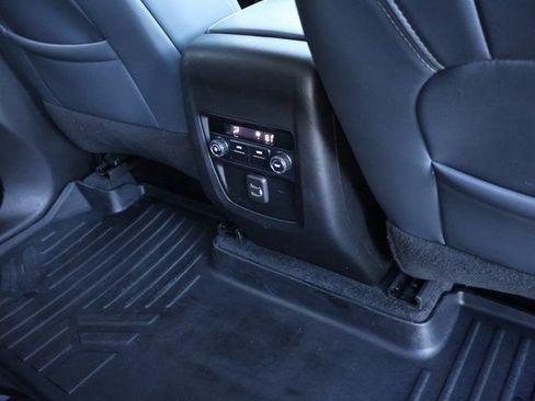 Used 2021 Buick Enclave Essence image 16