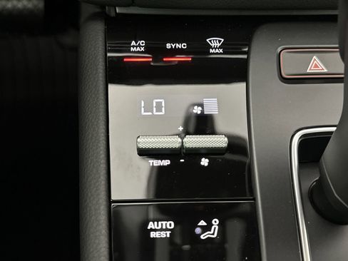 Certified 2025 Porsche Macan image 19