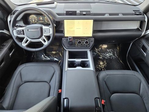 New 2026 Land Rover Defender 110 X-Dynamic SE image 9