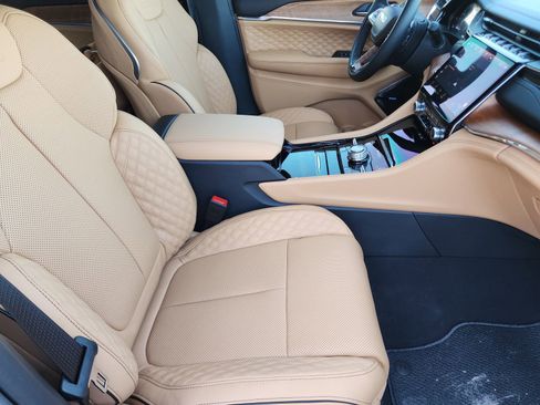 New 2025 Jeep Grand Cherokee L Summit image 13