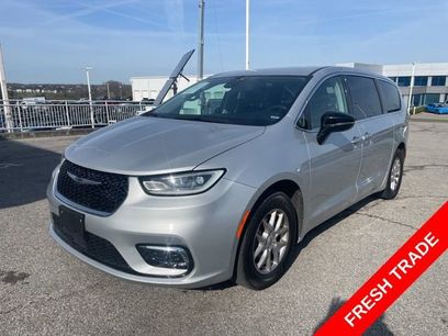 Used 2024 Chrysler Pacifica Touring-L