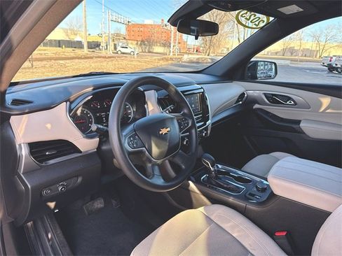 Used 2023 Chevrolet Traverse LS w/ Safety Package image 10