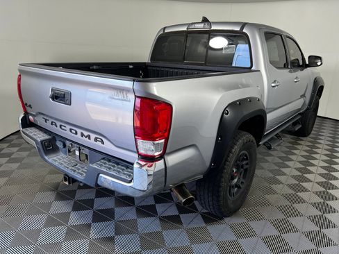 Used 2017 Toyota Tacoma SR5 w/ Tow Package AWD/4WD image 5