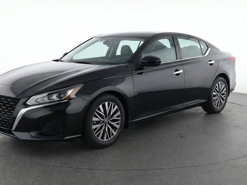 Used 2025 Nissan Altima 2.5 SV image 3