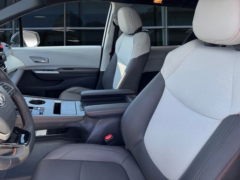 Certified 2021 Toyota Sienna XSE image 2