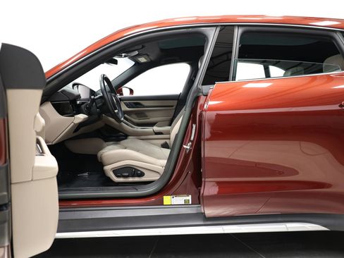 Used 2022 Porsche Taycan 4 Cross Turismo w/ Technology Package image 13