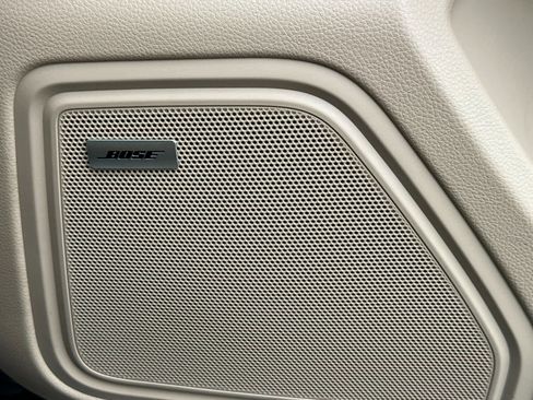 Certified 2025 Porsche Macan AWD/4WD image 20