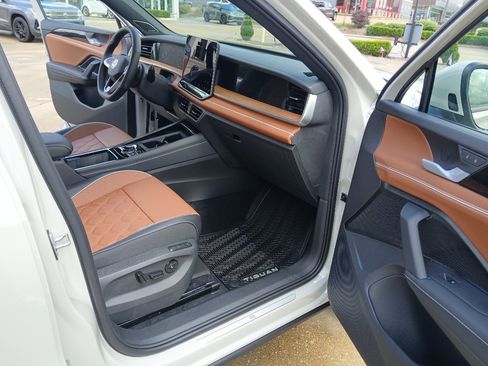 New 2026 Volkswagen Tiguan SEL R-Line AWD/4WD image 27