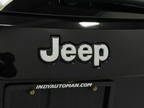 Used 2018 Jeep Grand Cherokee Limited image 39