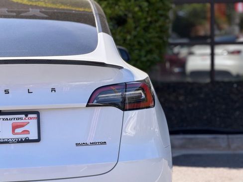 Used 2022 Tesla Model Y Performance image 15