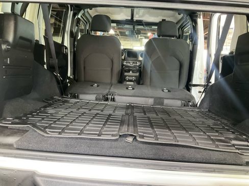 Used 2018 Jeep Wrangler Unlimited Sport S AWD/4WD image 29