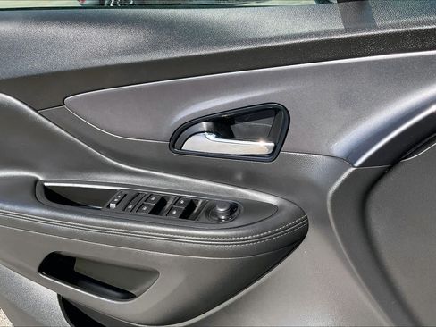 Used 2020 Buick Encore Preferred FWD image 32