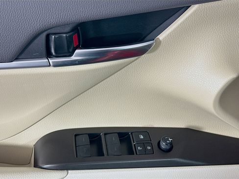 Used 2023 Toyota Camry LE image 15