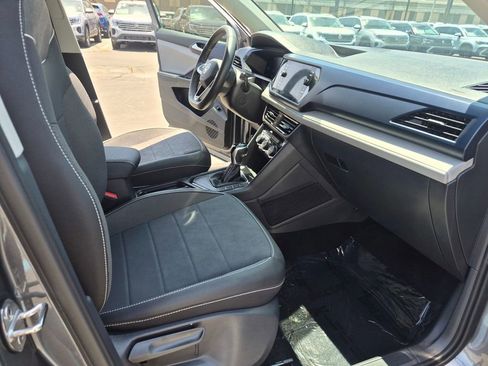 Certified 2024 Volkswagen Taos SE w/ Panoramic Sunroof Package FWD image 29