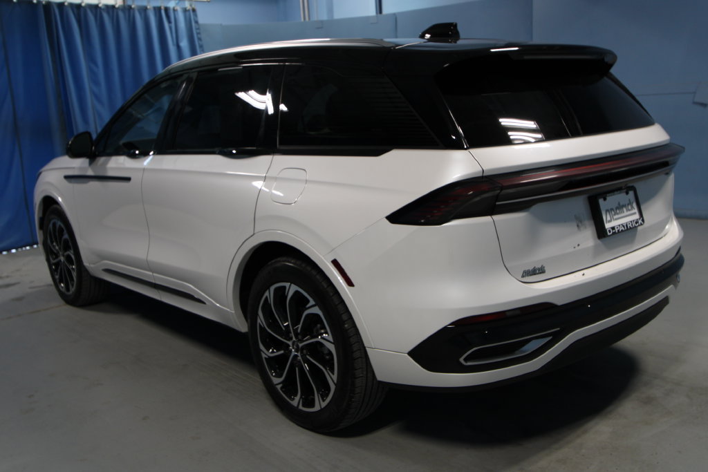 Used 2025 Lincoln Nautilus Reserve AWD/4WD image 38