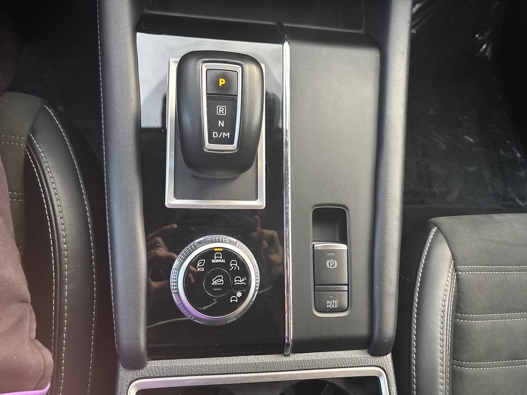 Used 2024 Mitsubishi Outlander FWD image 20