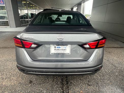 Used 2025 Nissan Altima 2.5 SV FWD image 8