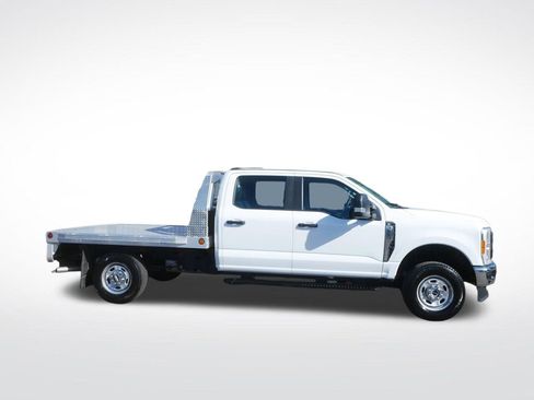 Used 2023 Ford F250 XL w/ Snow Plow Prep Package AWD/4WD image 2