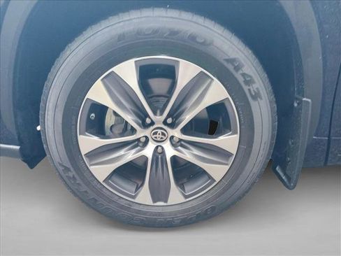 Used 2021 Toyota Highlander XLE image 10