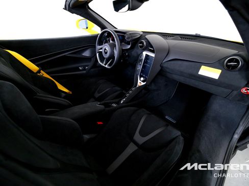 New 2026 McLaren 750S Spider RWD image 21