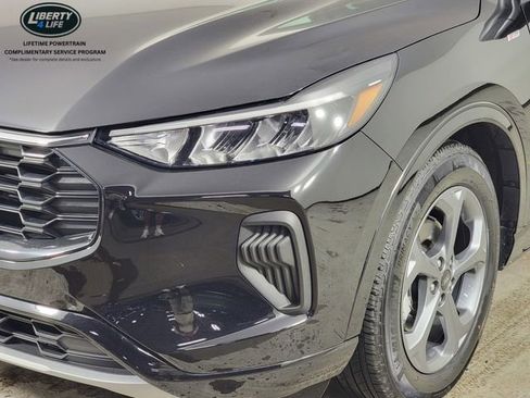 Used 2023 Ford Escape ST-Line w/ Tech Pack #1 FWD image 9