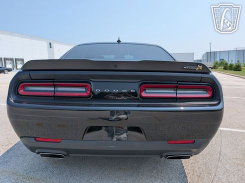 Used 2016 Dodge Challenger R/T Scat Pack w/ Leather Interior Group image 12