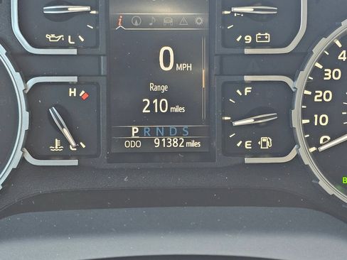 Used 2019 Toyota Tundra Limited w/ Limited Premium Package image 5