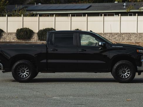 Used 2020 Chevrolet Silverado 1500 LT w/ All-Star Edition image 14