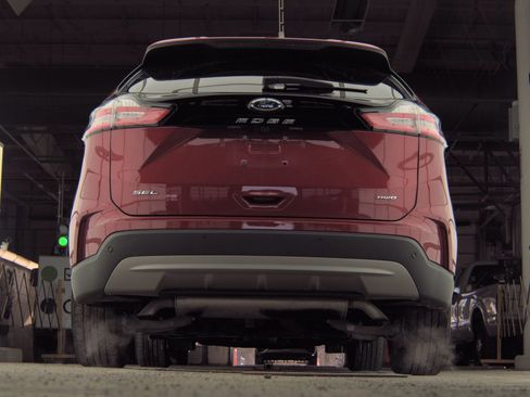 Used 2024 Ford Edge SEL w/ Convenience Package image 7