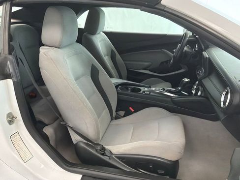 Used 2020 Chevrolet Camaro LT RWD image 27